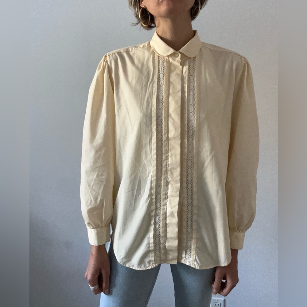 Yellow cute blouse with lace,victorian style ,Dana Alexander, size 12